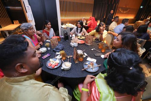 MAJLIS MAKAN MALAM DEEPAVALI WARGA BERNAMA