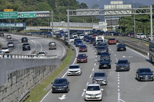 TINJAUAN ALIRAN TRAFIK LEBUHRAYA KL-KARAK
