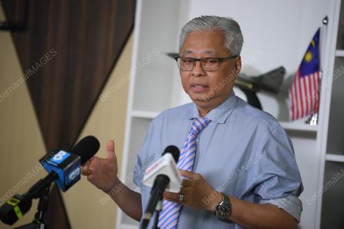 DATUK SERI ISMAIL SABRI YAAKOB