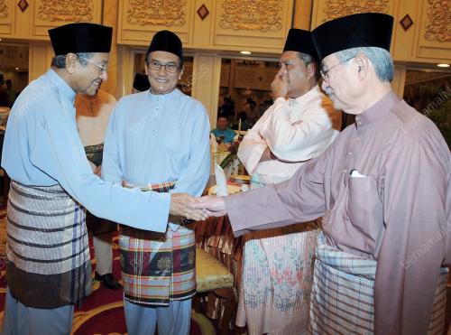 AGONG BERBUKA PUASA