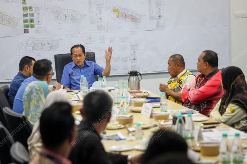 DATUK SERI AHMAD MASLAN