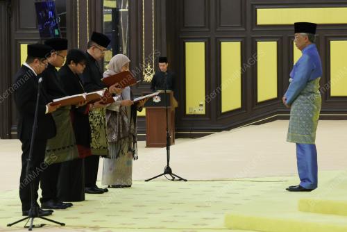 AL-SULTAN ABDULLAH RI'AYATUDDIN AL-MUSTAFA BILLAH SHAH