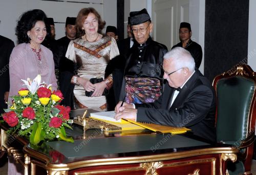 KL50_05072012_AGONG