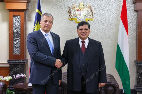 TAN SRI JOHARI ABDUL