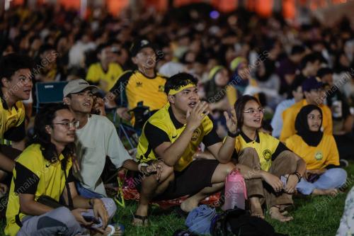 TAYANGAN SKRIN GERGASI BOLASEPAK PIALA AFF MITSUBISHI