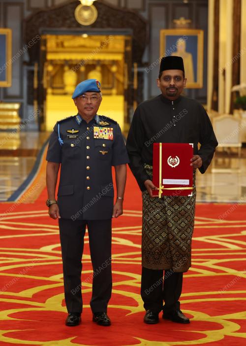 AL-SULTAN ABDULLAH RI'AYATUDDIN AL-MUSTAFA BILLAH SHAH