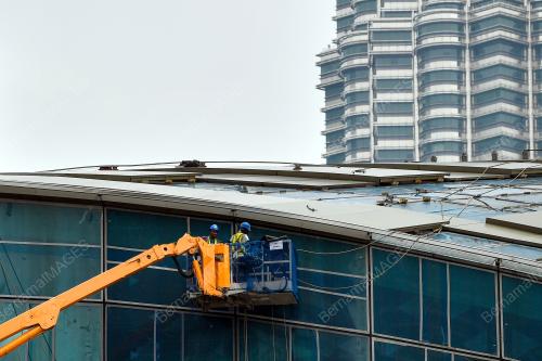 TINJAUAN PEKERJA ASING RENTAS SEKTOR