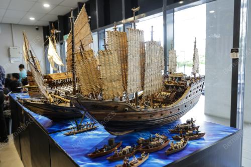 PAMERAN MINIATUR