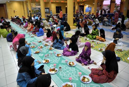 KL50_11082012_BANTUAN_RAYA