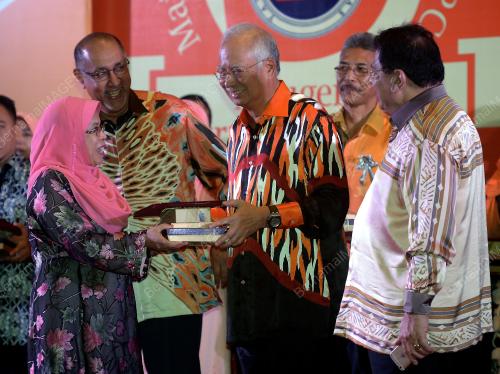 KL50_12022015_ULANGTAHUN_YPC