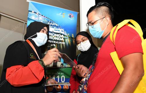 TOPENG PENUTUP MUKA DAN MULUT