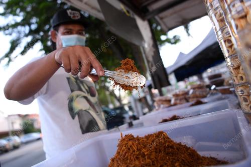 PENIAGA KUIH RAYA