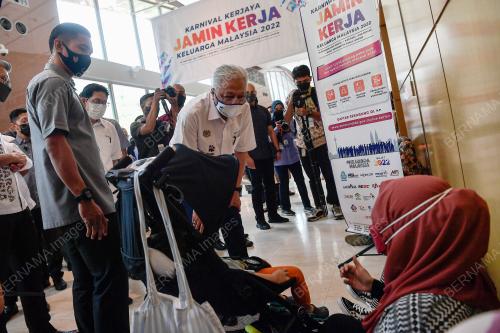 DATUK SERI ISMAIL SABRI YAAKOB