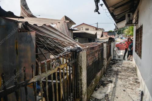 KEDAI SELAYANG SEGAR TERBAKAR