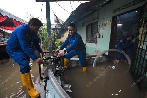 TINJAUAN BANJIR DI KAMPUNG KERDAS