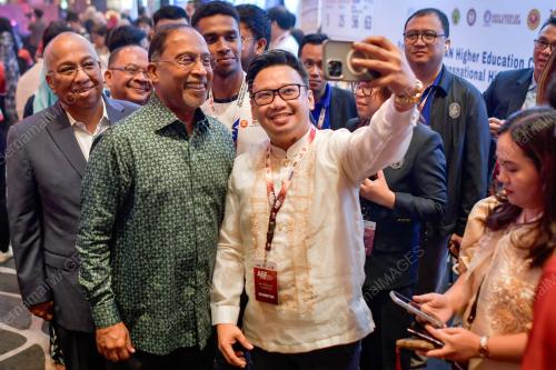 DATUK SERI DR ZAMBRY ABDUL KADIR