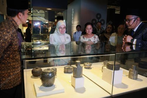 TUNKU HAJAH AZIZAH AMINAH MAIMUNAH
