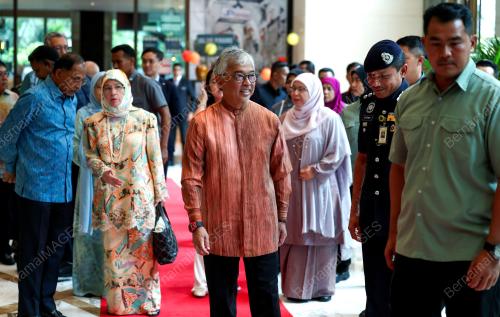 AL-SULTAN ABDULLAH RI'AYATUDDIN AL-MUSTAFA BILLAH SHAH