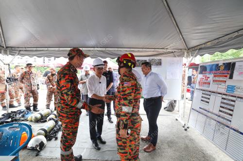 FAHMI FADZIL