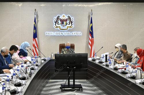DATUK SERI ISMAIL SABRI YAAKOB