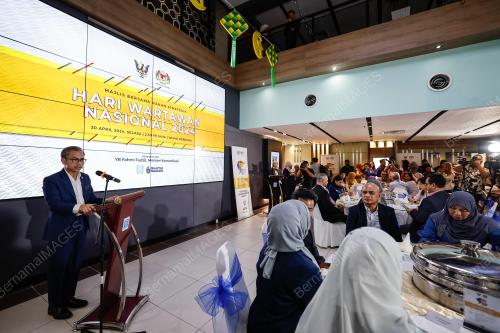 FAHMI FADZIL