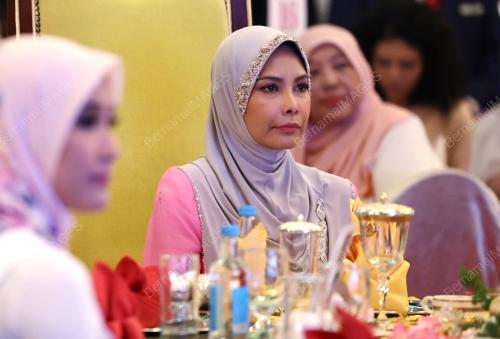 SULTANAH NUR ZAHIRAH