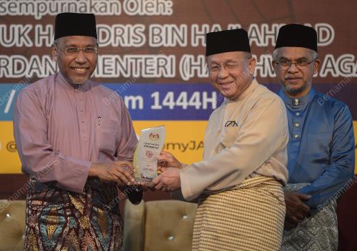 DATUK IDRIS AHMAD