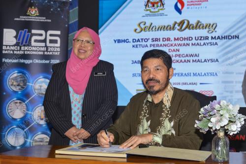 DATUK SERI DR MOHD UZIR MAHIDIN