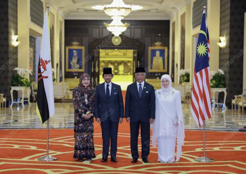 AL-SULTAN ABDULLAH RI'AYATUDDIN AL-MUSTAFA BILLAH SHAH