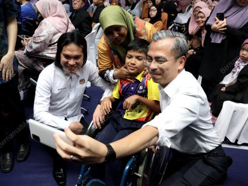FAHMI FADZIL