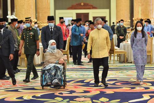 AL-SULTAN ABDULLAH RI'AYATUDDIN AL-MUSTAFA BILLAH SHAH
