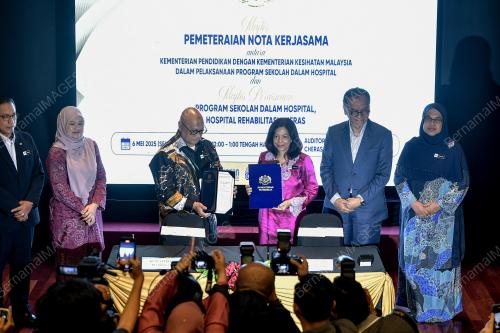 FADHLINA SIDEK
