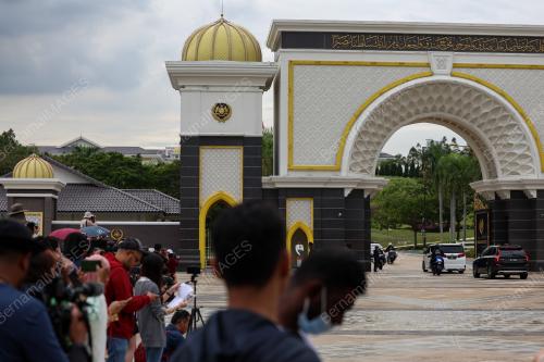 PERDANA MENTERI MENGHADAP YDPA AGONG