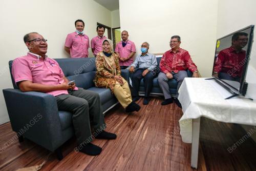 ZURAIDA KAMARUDDIN