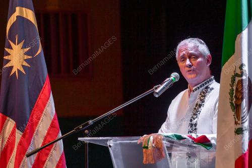 LUIS JAVIER CAMPUZANO