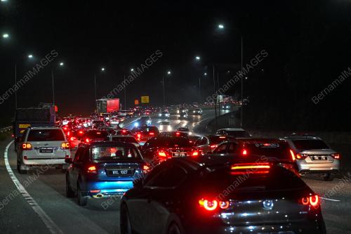 TINJAUN ALIRAN TRAFIK MENUJU PANTAI TIMUR