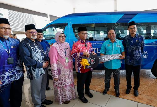 SENATOR DATUK DR MOHD NA'IM MOKHTAR