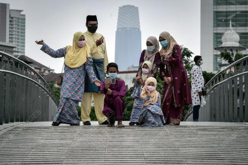 TINJAUAN SUASANA HARI RAYA PERTAMA