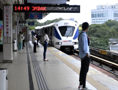 PENGGUNA LEBIH BERDISIPLIN MELAKUKAN PENJARAKAN SOSIAL