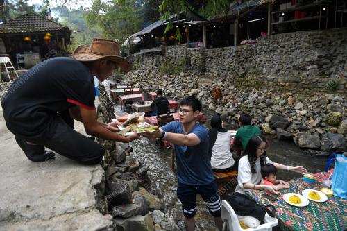 CUTI HUJUNG MINGGU