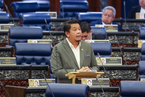 DATUK LUKANISMAN AWANG SAUNI