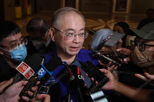 DATUK SERI DR WEE KA SIONG