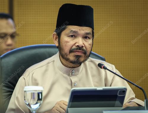 DATUK SERI DR MOHD UZIR MAHIDIN