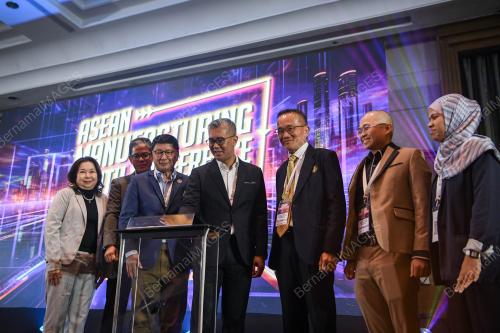 TENGKU DATUK SERI ZAFRUL ABDUL AZIZ