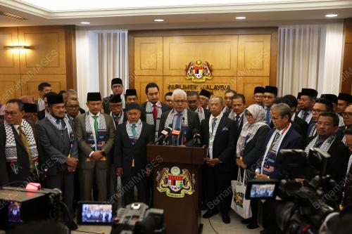 DATUK SERI HAMZAH ZAINUDIN