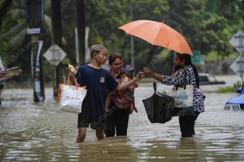 TINJAUAN BANJIR DI LEBUHRAYA PERSEKUTUAN