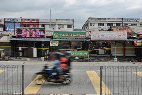 KEDAI SELAYANG SEGAR TERBAKAR