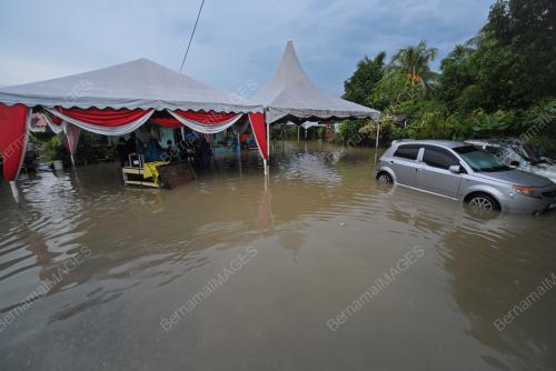 TINJAUAN BANJIR DI KAMPUNG KERDAS
