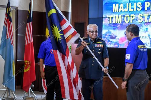 TAN SRI AFFENDI BUANG