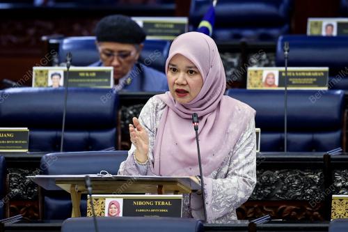 FADHLINA SIDEK